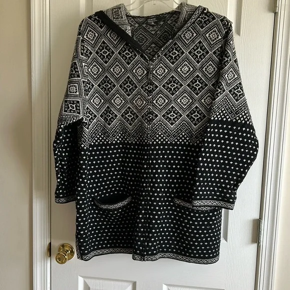 Women’s Wool Sweater - Picture 1 of 6